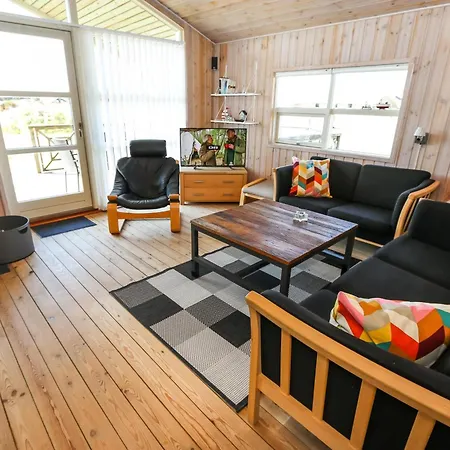 Cozy With Wooden Stove By The Sea - Sj732 * Harboør